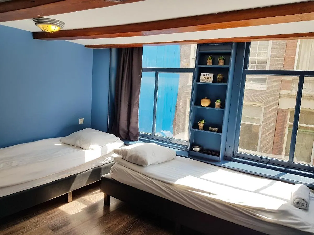 Urban Vibes Guesthouse Amsterdam 2*,